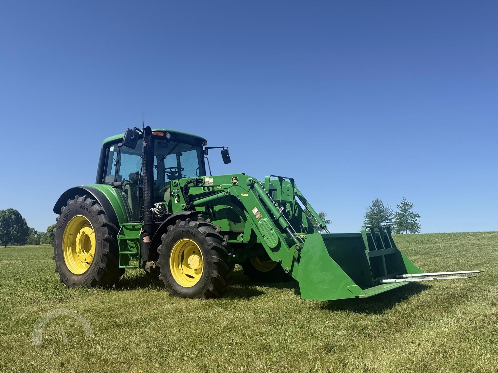 2014 John Deere 6105M Tractor